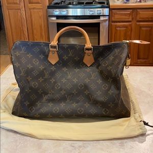 Louis Vuitton Speedy 40 in Monogrammed Canvas